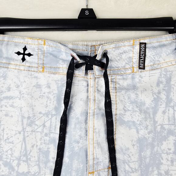 Affliction Board Shorts Mens 38 Gray White Cement Splatter AOP Logo Y2K Grunge - Picture 5 of 12